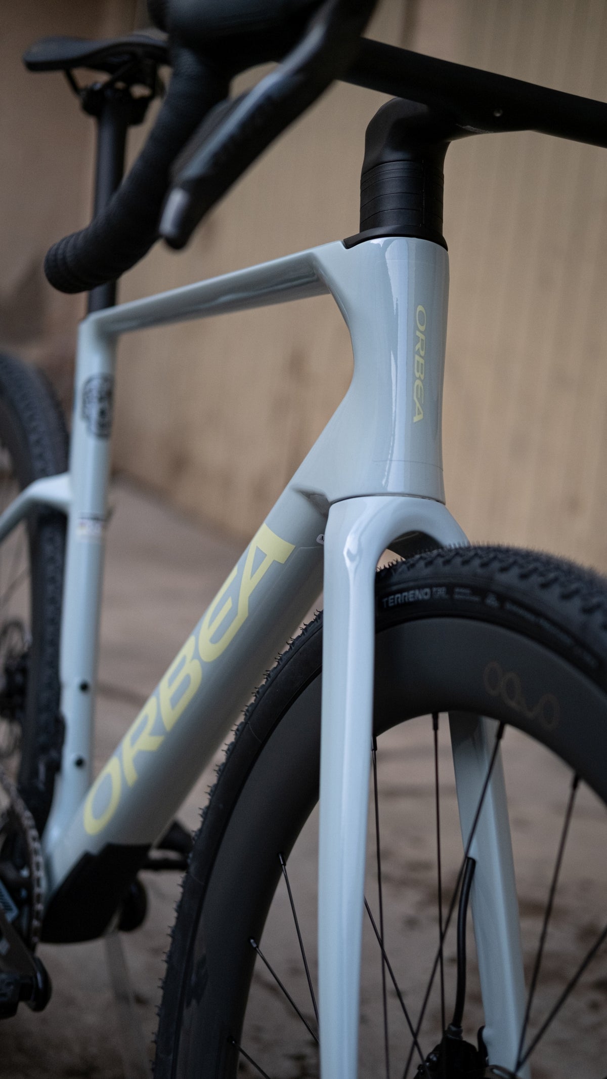 Orbea TERRA Race M31eLTD SRAM Rival 1x13 - Frost Concrete