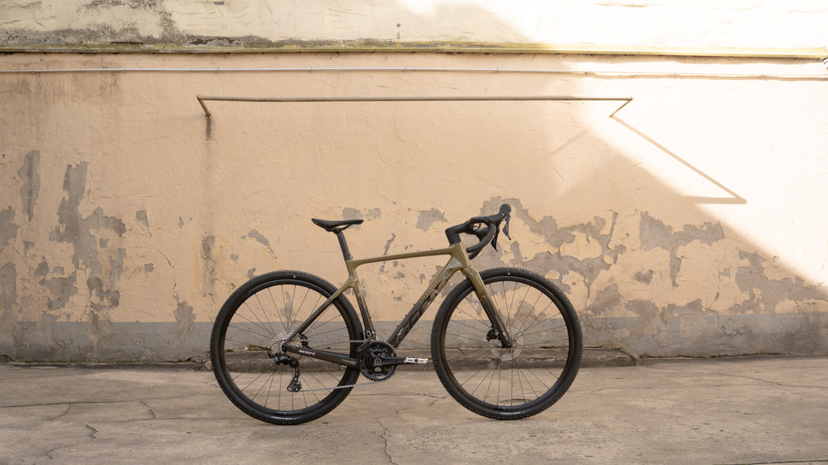 Scott Addict Gravel 40 - Kaki Green / Carbon Black