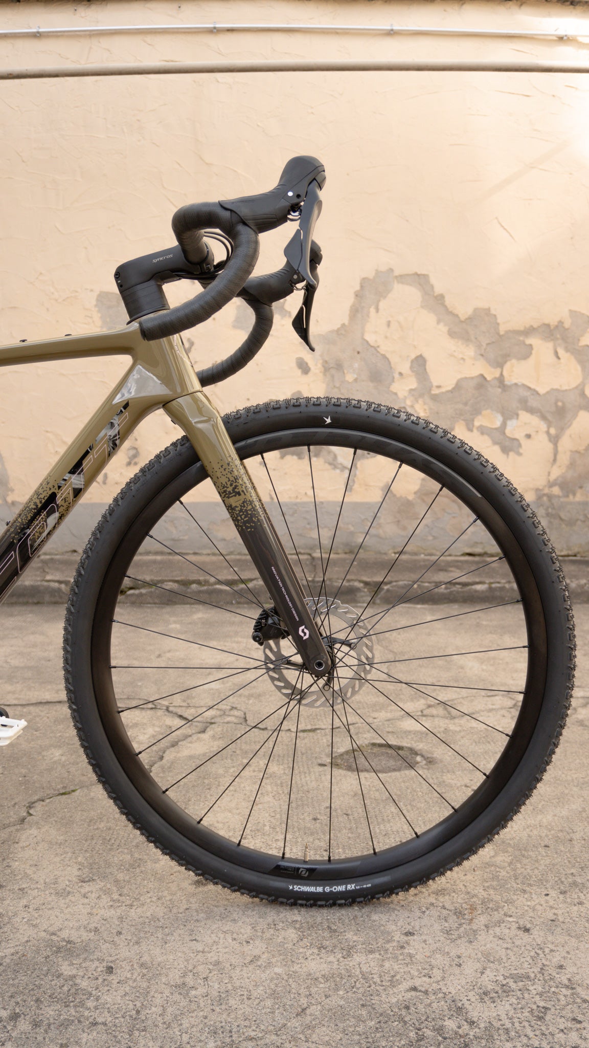 Scott Addict Gravel 40 - Kaki Green / Carbon Black