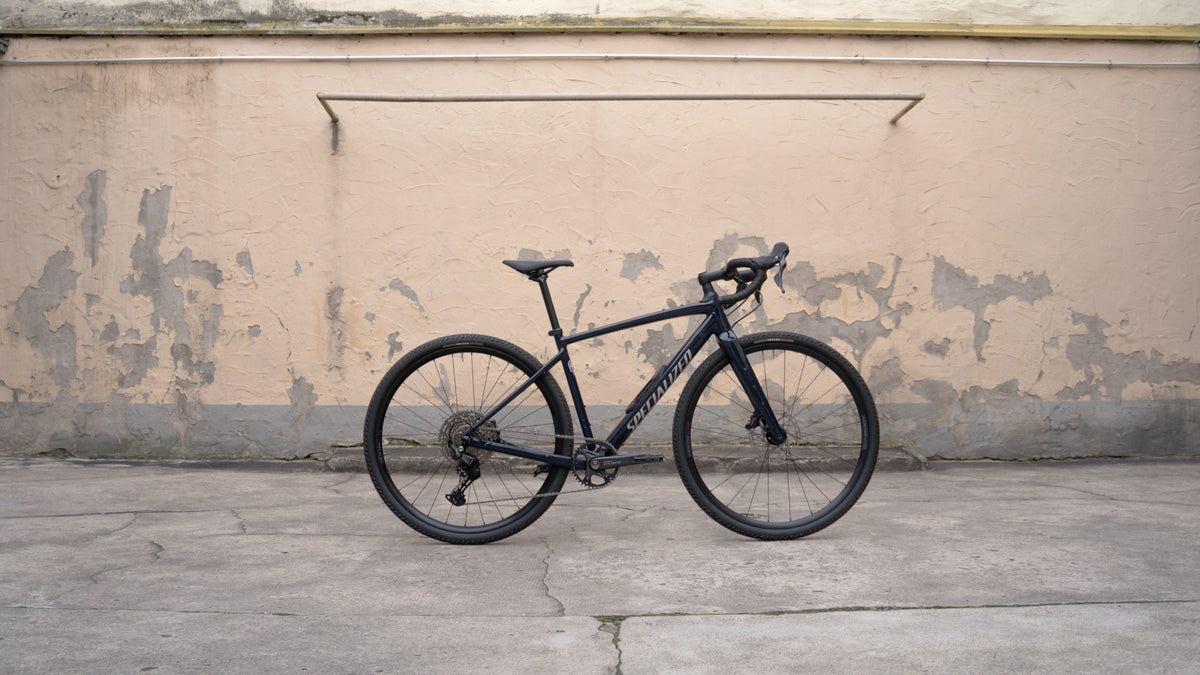 Specialized DIVERGE 4 Sport, Shimano Cues Future Shock - Gloss Dark Navy / Dolomite Metallic