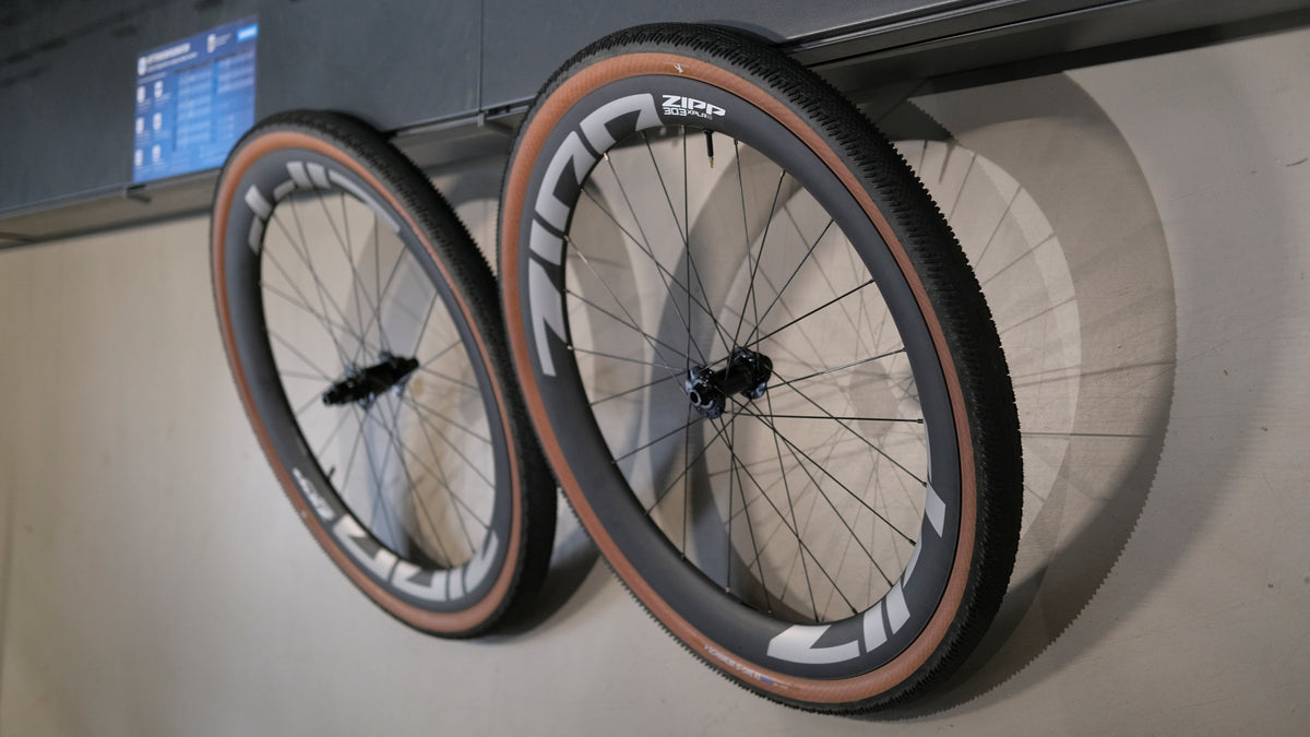 ZIPP 303 XPLR S Carbon Laufrad Tubeless Centerlock