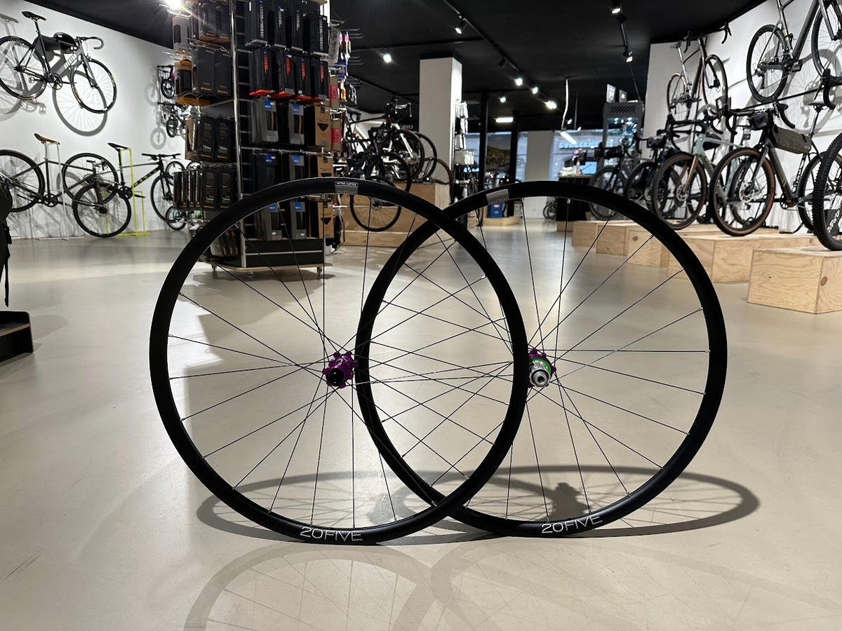 HOPE 20FIVE Straight-Pull Wheelset - Hope RS4 C/Lock - Purple