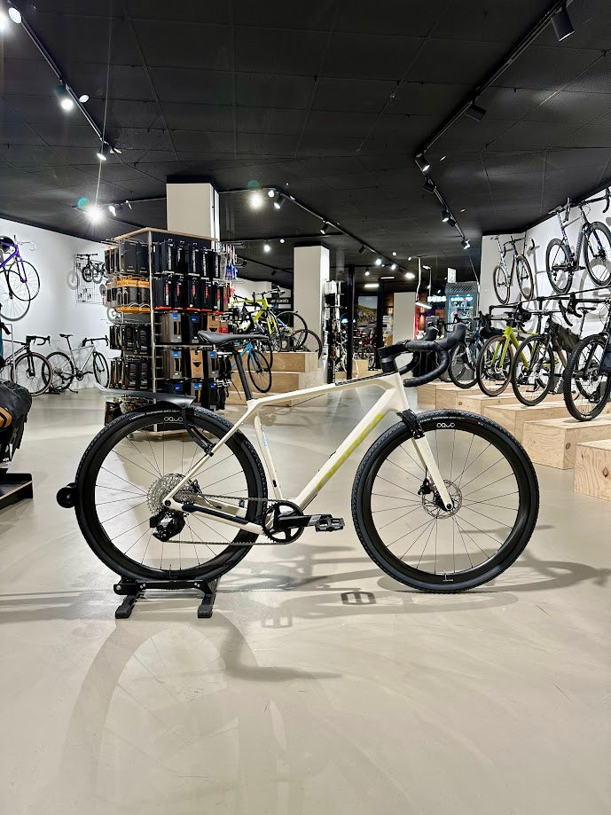Orbea TERRA M41eTEAM 1x Carbon, White - LimeGreen, OQUO RP35TM Carbon wheels -Medium