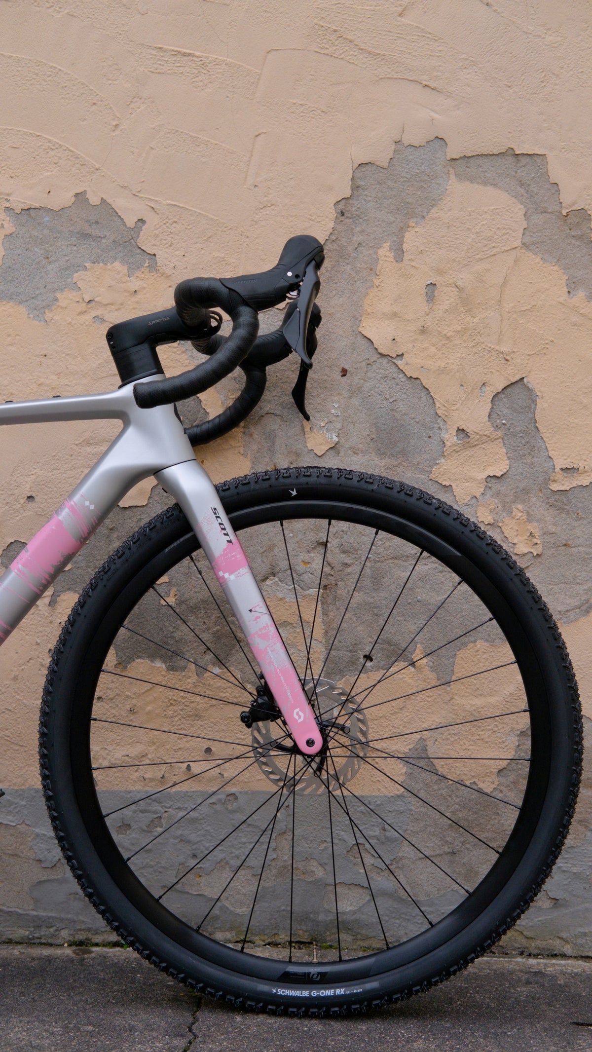 Scott Addict Gravel 30 - Carbon Grey / Pink