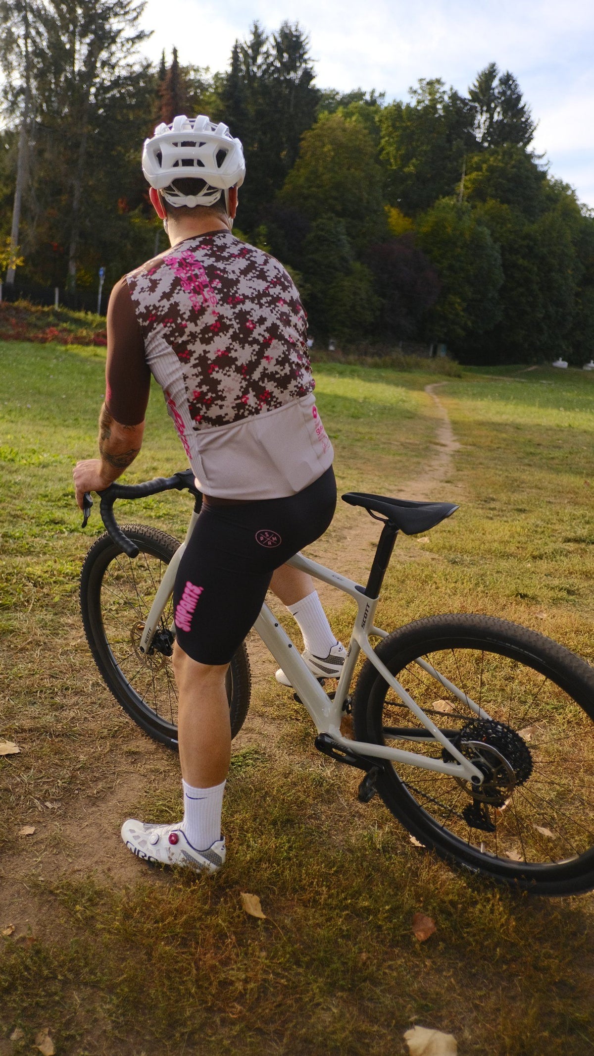 SMParts. Aero Race 1 BIB, SQLab Pad - Black/Pink - Bubbles